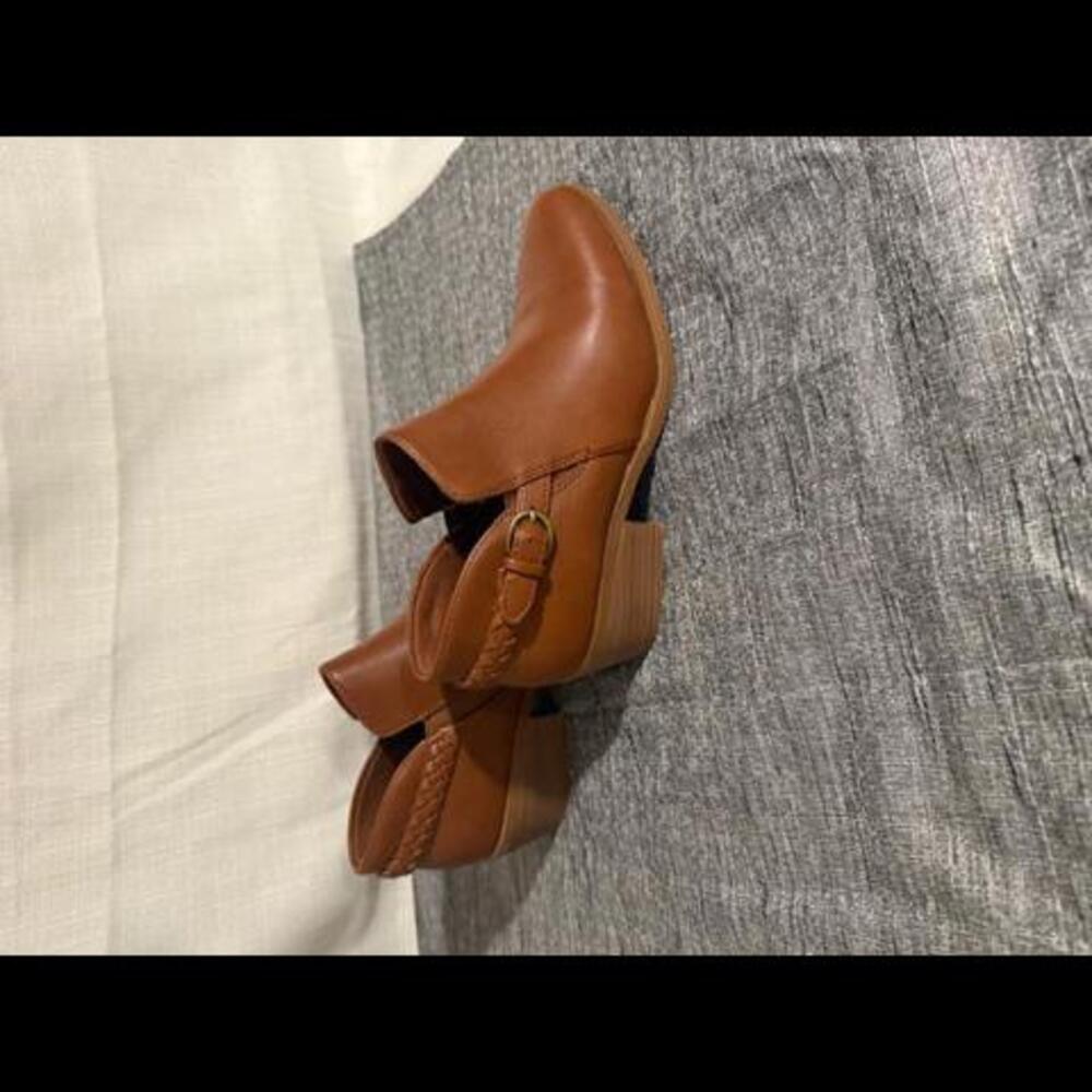 BARETRAPS PALMER ANKLE BOOTIES WOMEN'S SIZE 7.5 WALNUT BLOCK HEEL BUCKLE SLIP ON